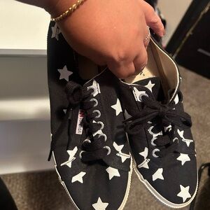 Black and white star tennis shoe women’s